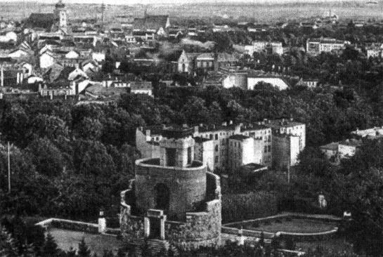 Rückansicht der Bismarckwarte auf Alt- und Neustadt.